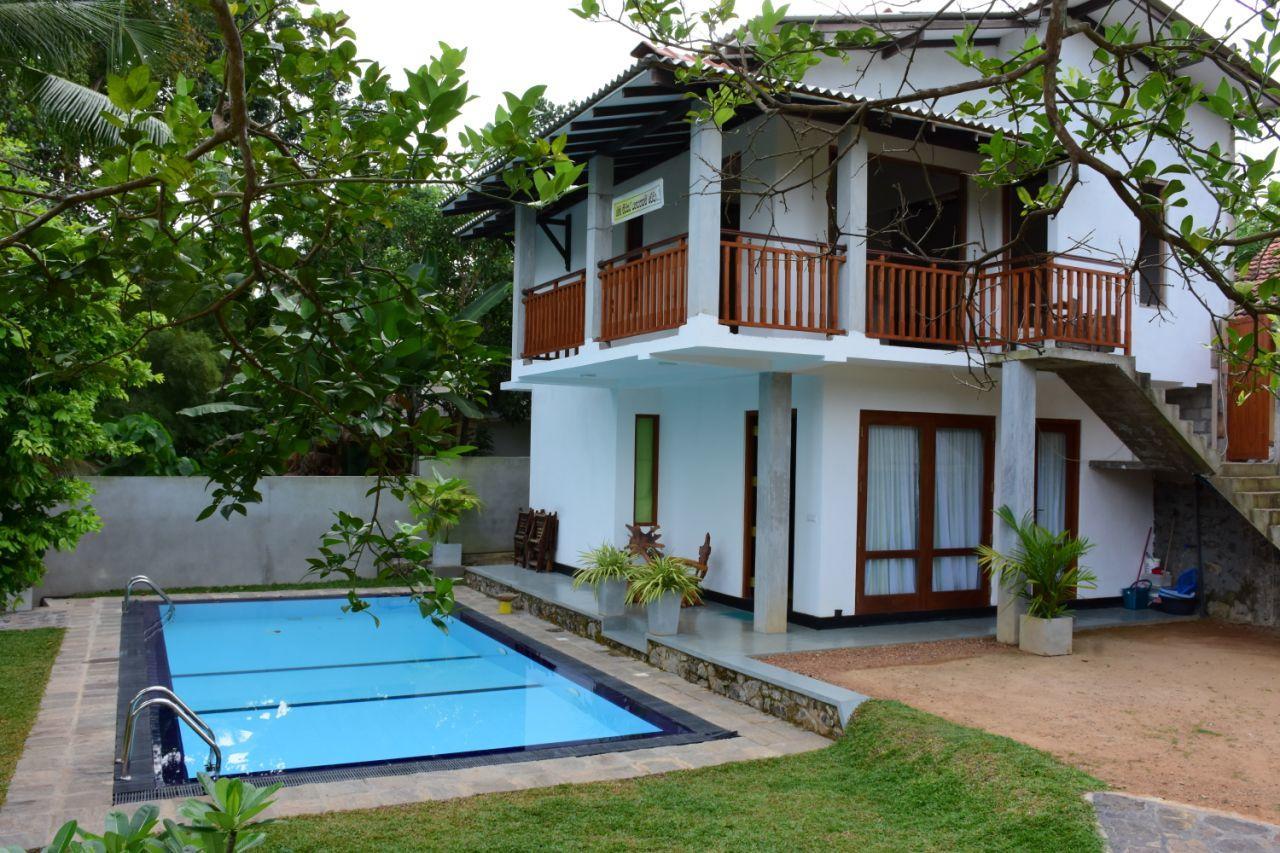 Blue Water Hikkaduwa Villa Bagian luar foto