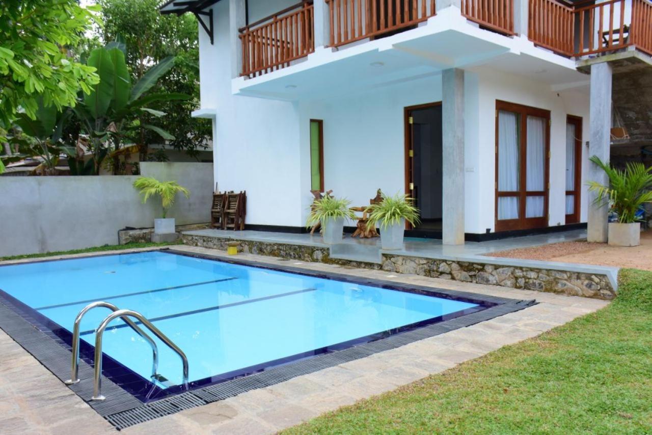 Blue Water Hikkaduwa Villa Bagian luar foto